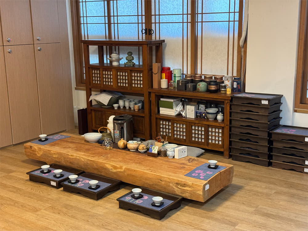 Quiet Seoul seen from the International Seon Center